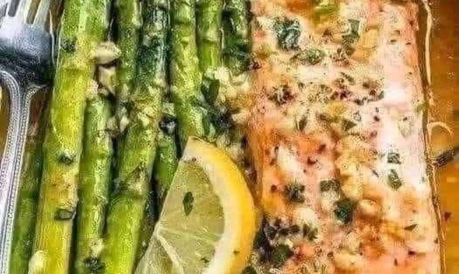 Mess-Free Lemon Garlic Salmon: Quick & Healthy Foil Packs